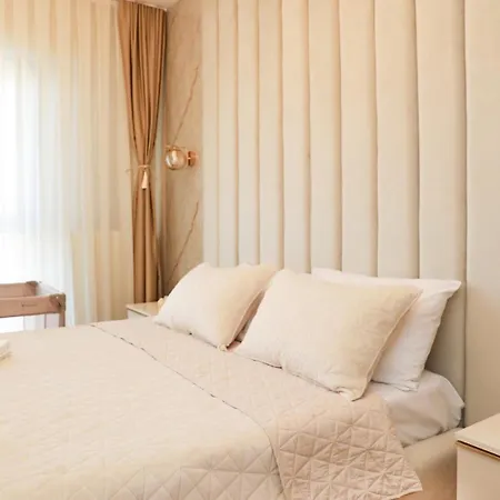 Diamond Limak, The Point Apartment