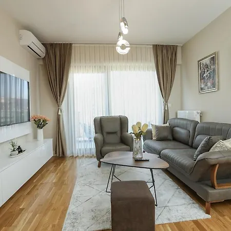 Diamond Limak, The Point Apartment